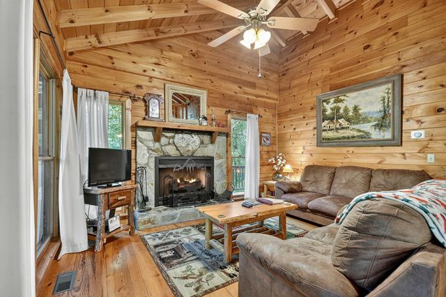 135 Tomahawk Trail, Blue Ridge, GA 30513