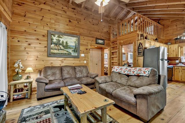 135 Tomahawk Trail, Blue Ridge, GA 30513