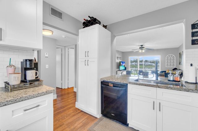 5501 Lakeside Dr 101, Margate, FL 33063