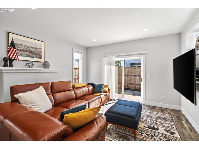 5424 Se KNAPP St, Portland, OR 97206