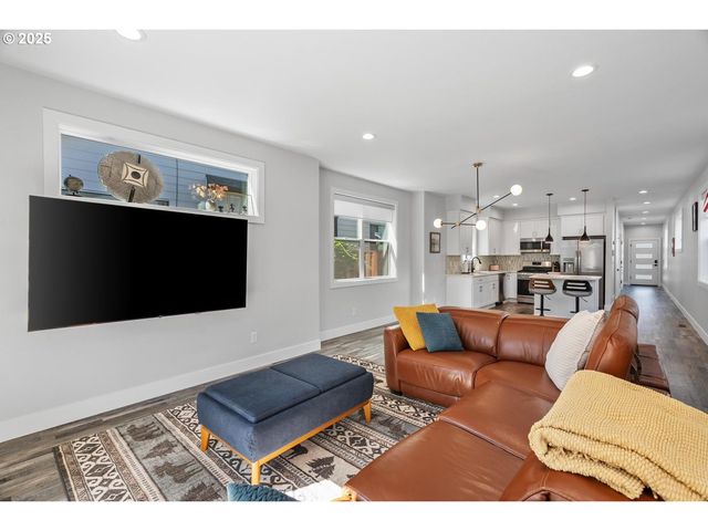 5424 Se KNAPP St, Portland, OR 97206