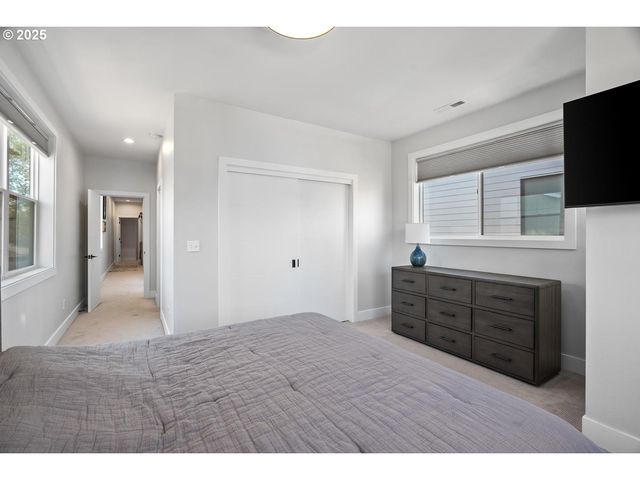 5424 Se KNAPP St, Portland, OR 97206