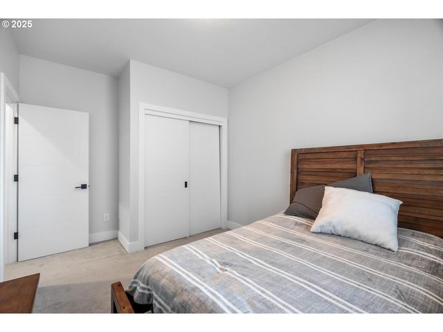 5424 Se KNAPP St, Portland, OR 97206