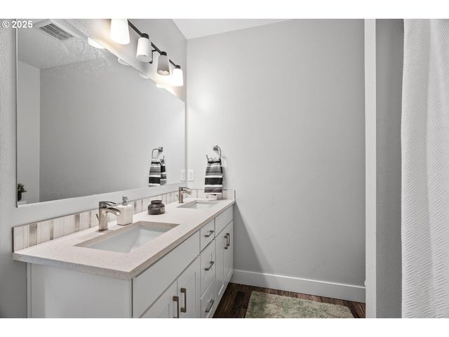 5424 Se KNAPP St, Portland, OR 97206