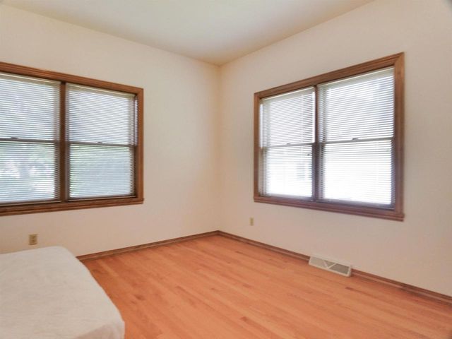 125 E WAYFARER LANE, Appleton, WI 54913