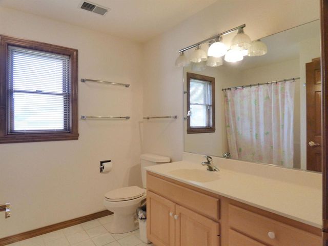 125 E WAYFARER LANE, Appleton, WI 54913