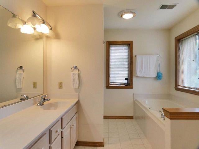 125 E WAYFARER LANE, Appleton, WI 54913