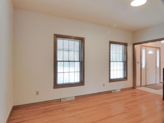 125 E WAYFARER LANE, Appleton, WI 54913