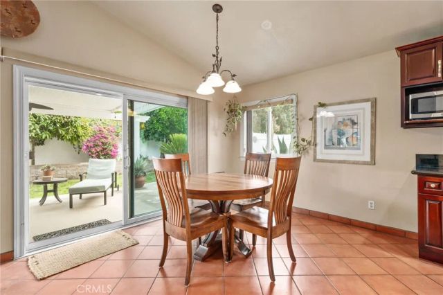 1214 Country, Redlands, CA 92374