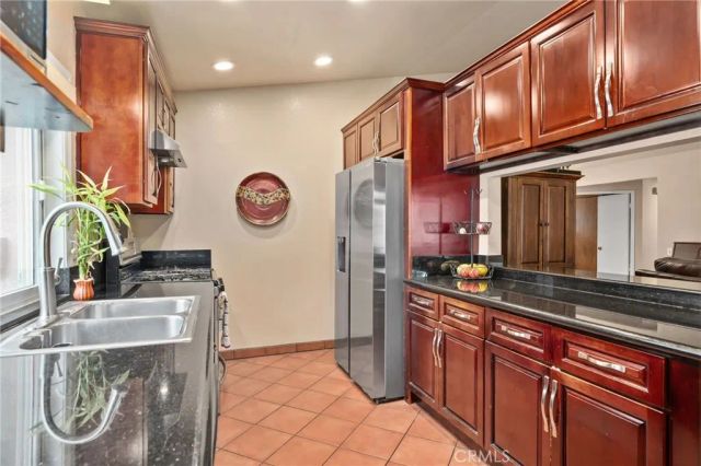 1214 Country, Redlands, CA 92374