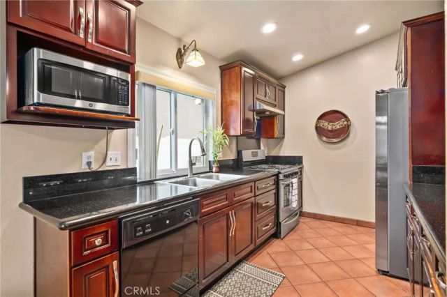 1214 Country, Redlands, CA 92374