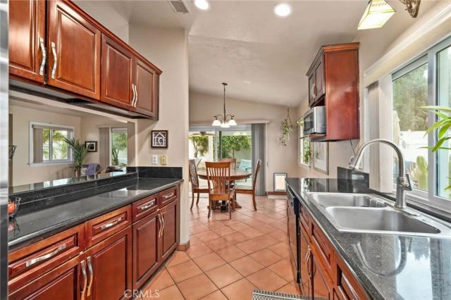 1214 Country, Redlands, CA 92374