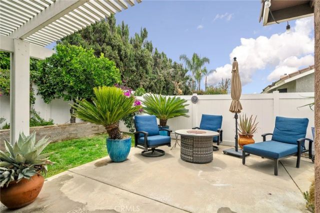 1214 Country, Redlands, CA 92374