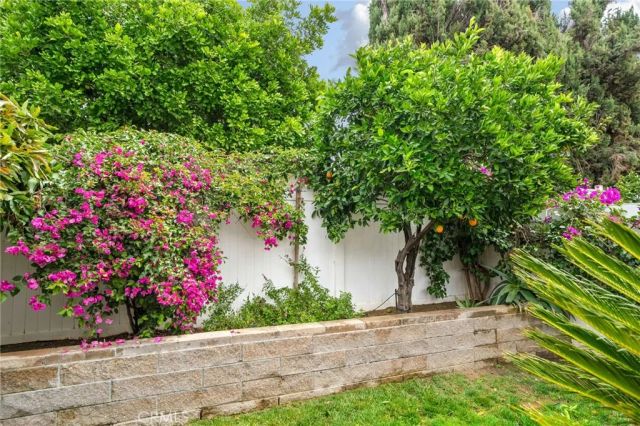 1214 Country, Redlands, CA 92374