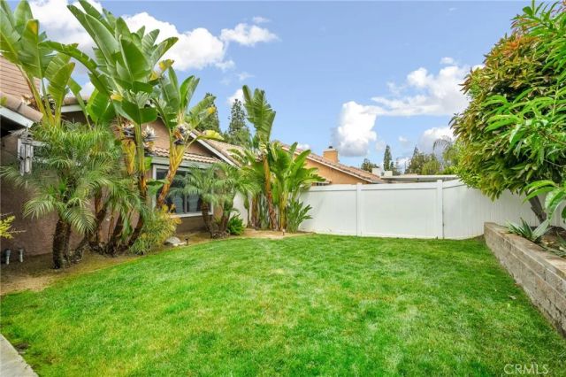 1214 Country, Redlands, CA 92374