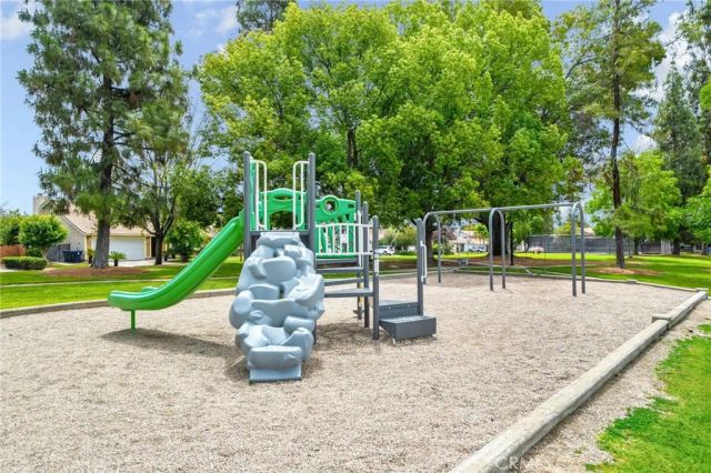 1214 Country, Redlands, CA 92374
