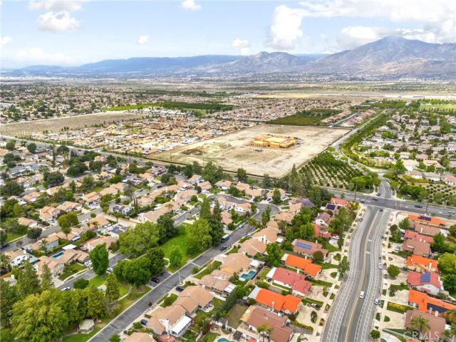 1214 Country, Redlands, CA 92374