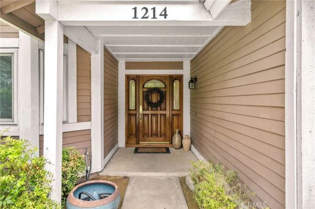 1214 Country, Redlands, CA 92374