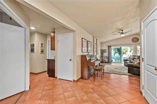 1214 Country, Redlands, CA 92374
