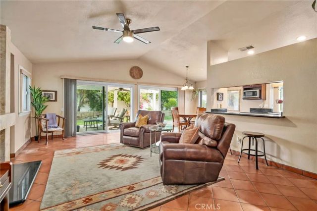 1214 Country, Redlands, CA 92374