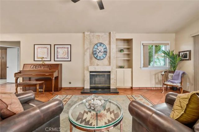 1214 Country, Redlands, CA 92374