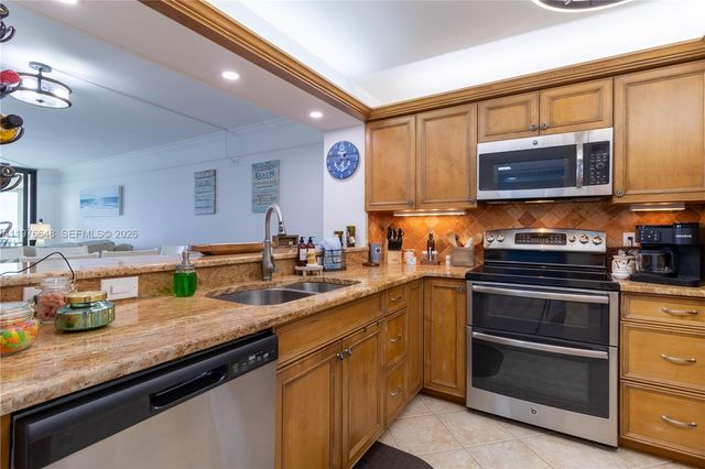 4253 Bay Beach Ln G2, Fort Myers, FL 33931