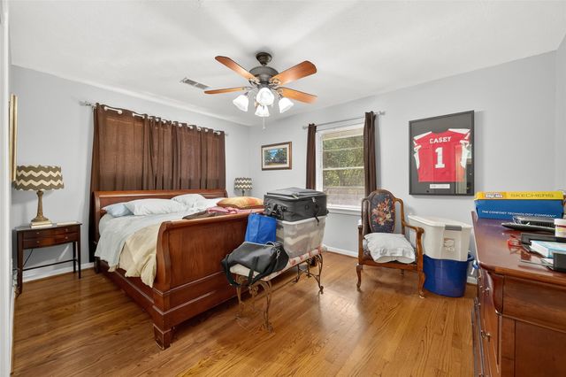 5326 Redstart Street, Houston, TX 77096