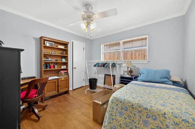 5326 Redstart Street, Houston, TX 77096