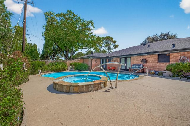 5326 Redstart Street, Houston, TX 77096