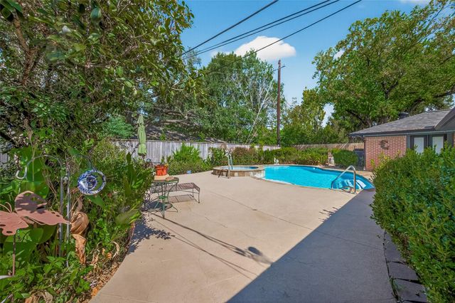 5326 Redstart Street, Houston, TX 77096