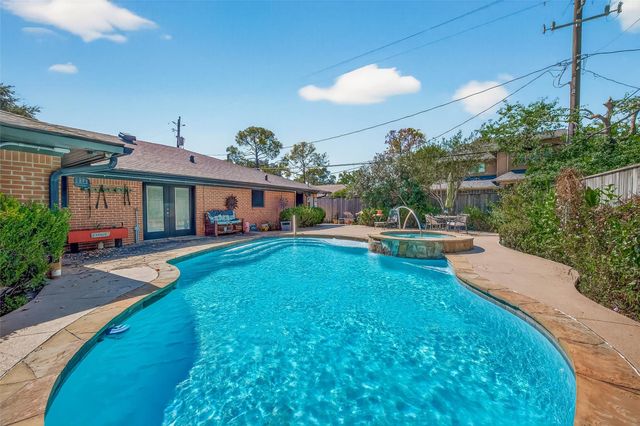 5326 Redstart Street, Houston, TX 77096