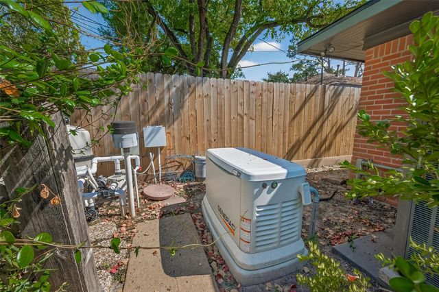 5326 Redstart Street, Houston, TX 77096