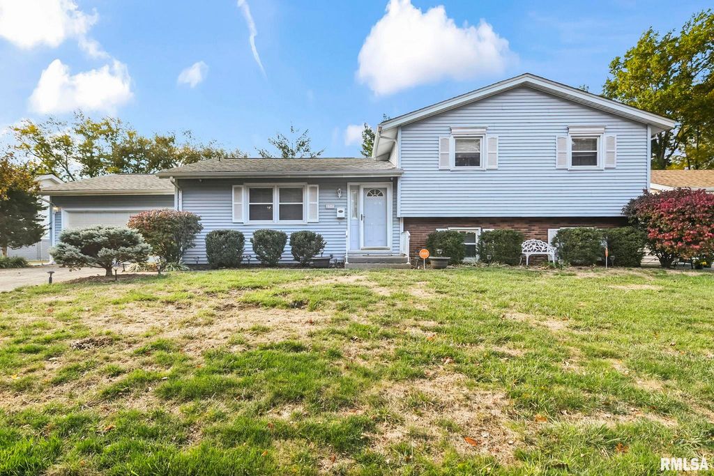 2717 BENNINGTON Drive, Springfield, IL 62704