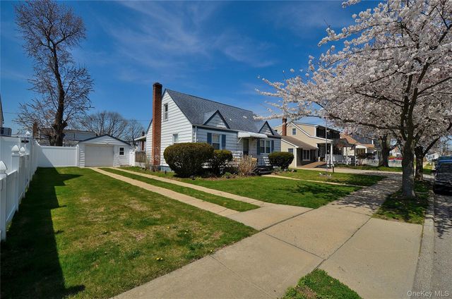 24 Linden Boulevard, Hicksville, NY 11801