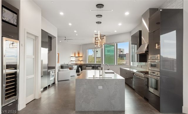 668 Dragon Peak Drive, Henderson, NV 89012