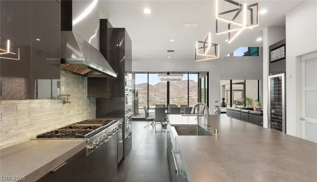 668 Dragon Peak Drive, Henderson, NV 89012