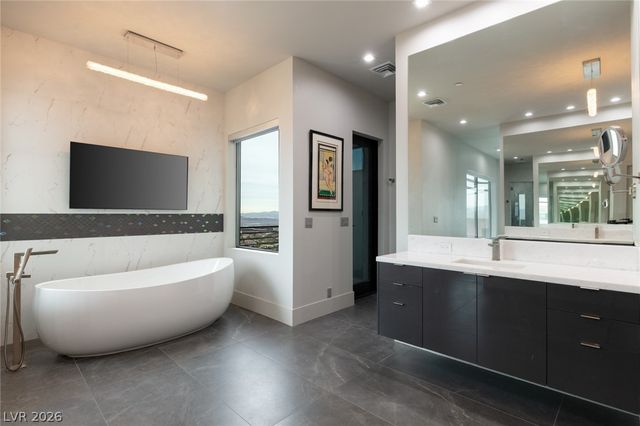 668 Dragon Peak Drive, Henderson, NV 89012