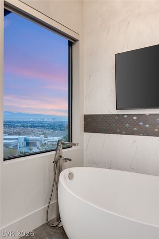 668 Dragon Peak Drive, Henderson, NV 89012