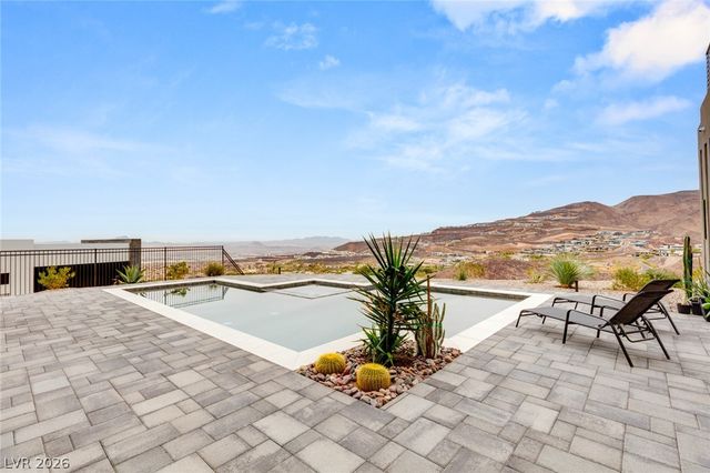 668 Dragon Peak Drive, Henderson, NV 89012