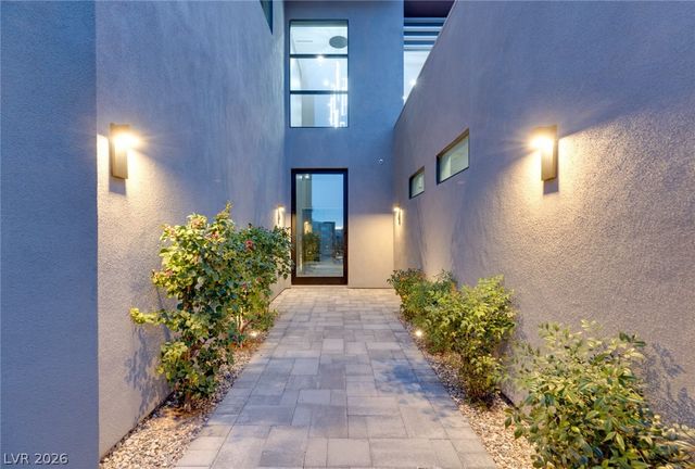 668 Dragon Peak Drive, Henderson, NV 89012