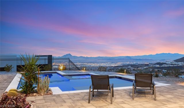 668 Dragon Peak Drive, Henderson, NV 89012