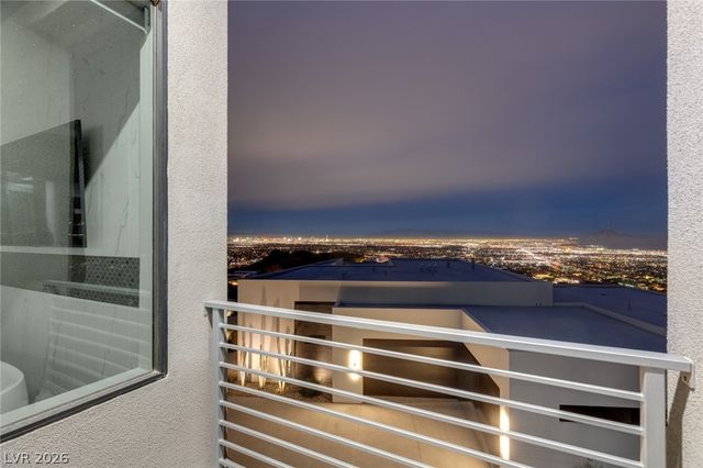 668 Dragon Peak Drive, Henderson, NV 89012