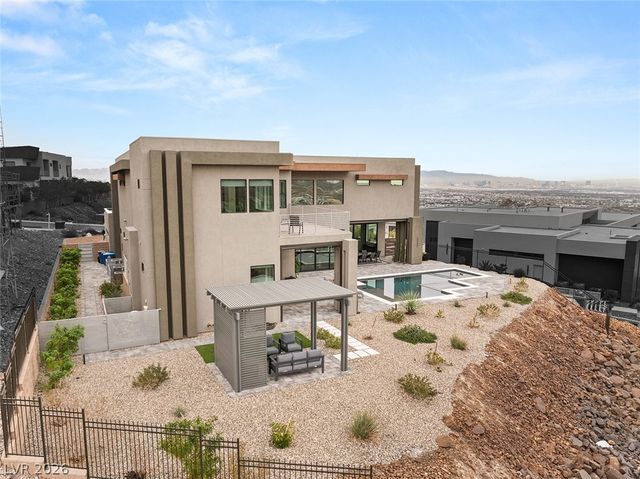 668 Dragon Peak Drive, Henderson, NV 89012