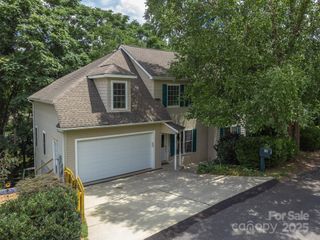 10 Village East Court, Asheville, NC 28805