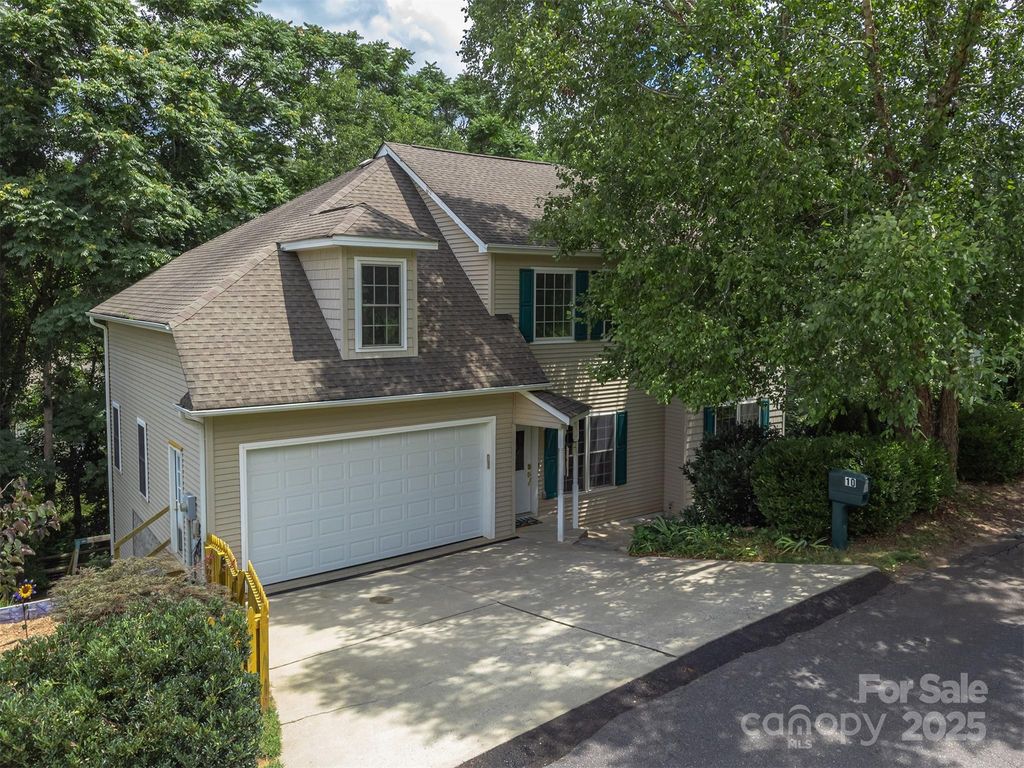 10 Village East Court, Asheville, NC 28805