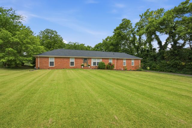 228 Maple Hill Rd, Lebanon, TN 37087