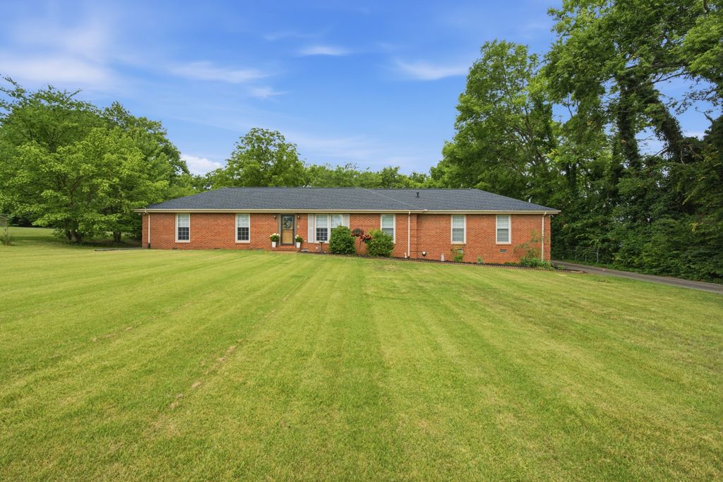 228 Maple Hill Rd, Lebanon, TN 37087
