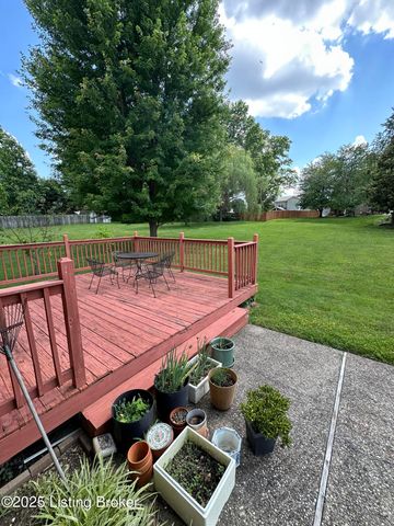 4708 Wooded Oak Cir, Louisville, KY 40245