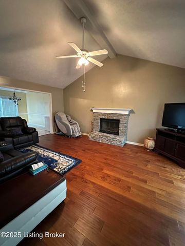 4708 Wooded Oak Cir, Louisville, KY 40245