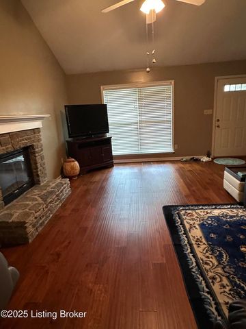 4708 Wooded Oak Cir, Louisville, KY 40245
